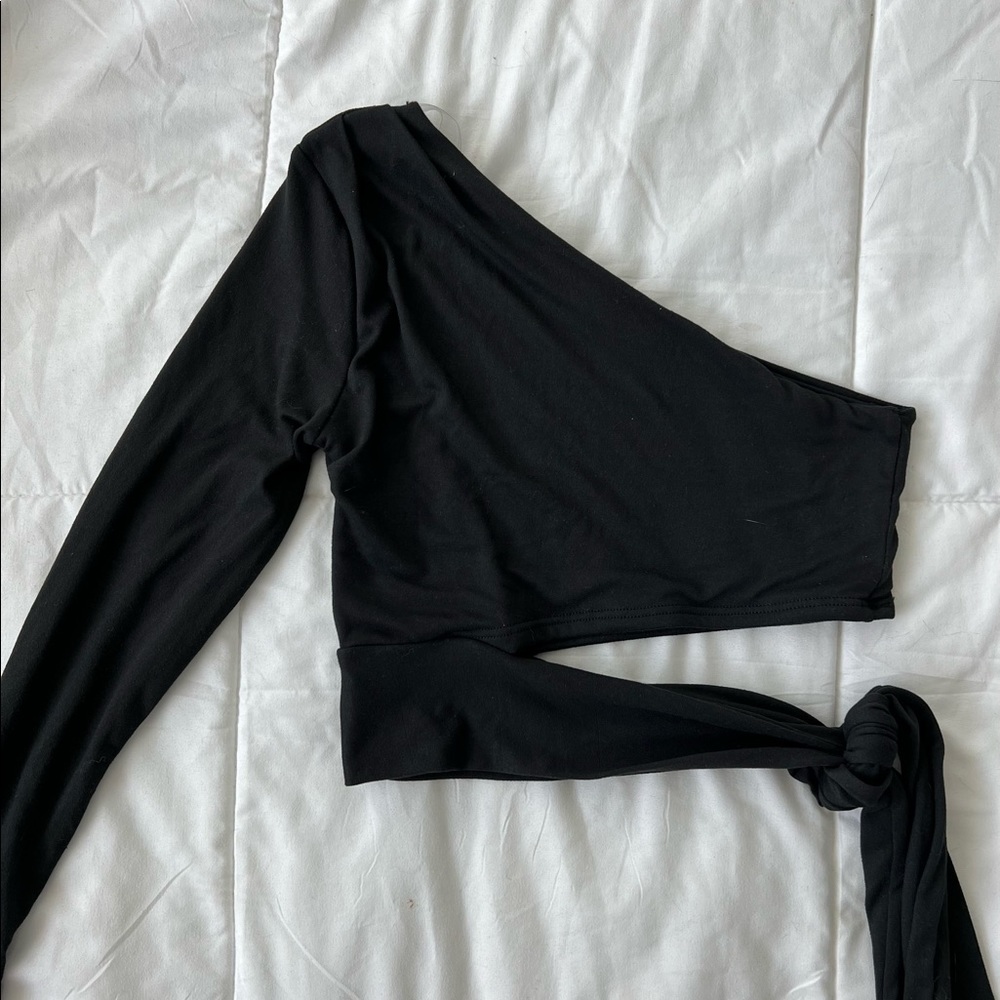 black off the shoulder tie crop